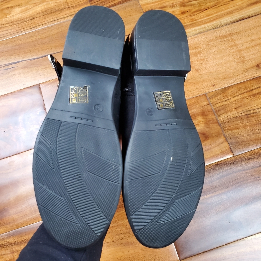 NWT Boohoo Maya Buckle Strap Chelsea Boot Black - Picture 4 of 5